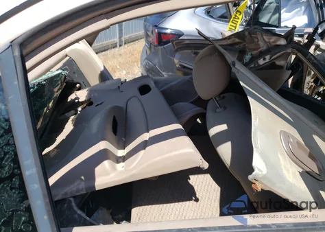 1999 Ford Escort Se z USA, uszkodzony, nr VIN 1FAFP13P2XW190630